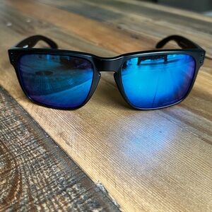 NWT Oakley Sunglasses Holbrook XL OO9417-0359 Black Blue Frames Sapphire Prizm
